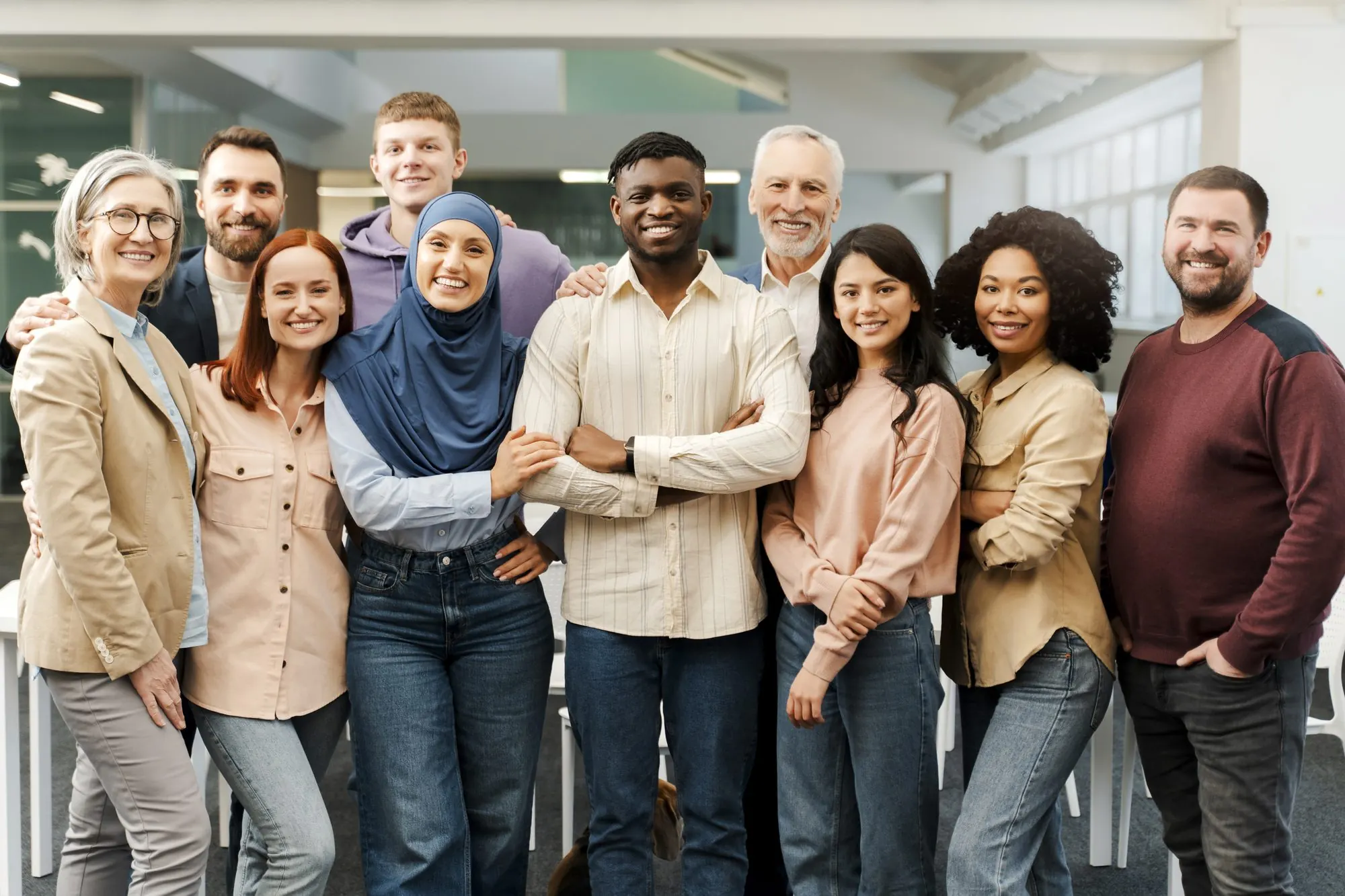Vielfältiges Team von Fachleuten in einem modernen Büro
