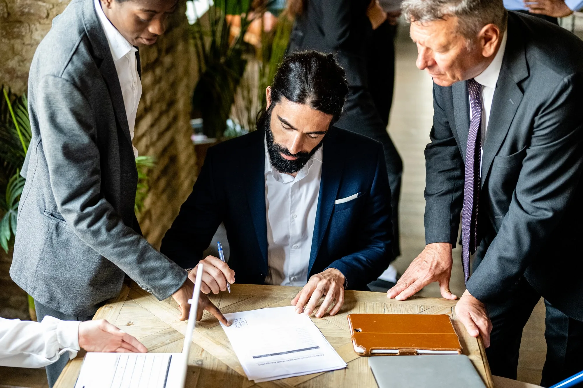 Unterschreiben eines Arbeitsvertrags als Voraussetzung für den Förderantrag